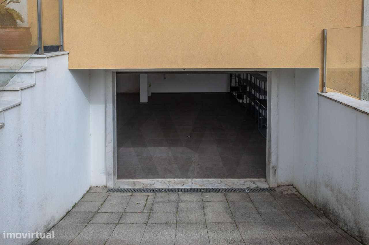 Moradia Isolada T4 Moderna no Algueirão: 311m2, Sala de Cinema, Garage-47