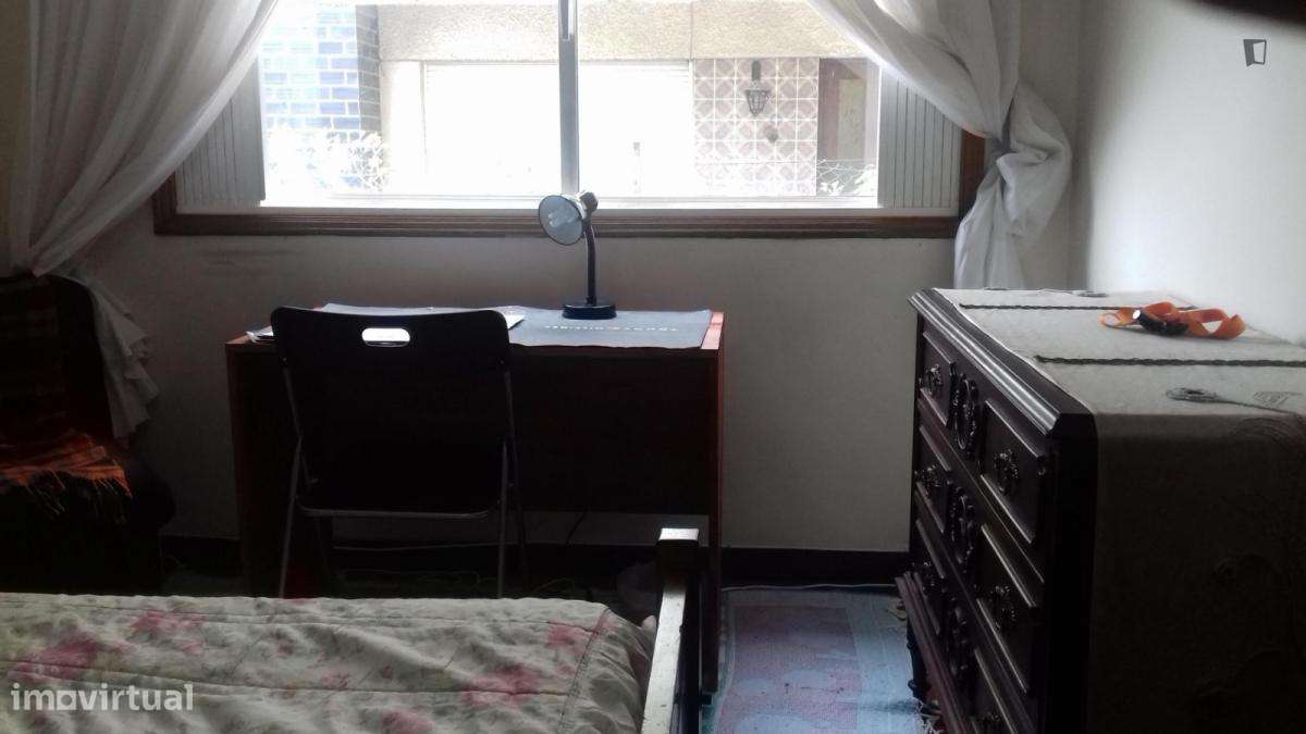 Quarto - localizado em Pedrouços Porto - Grande imagem: 4/6