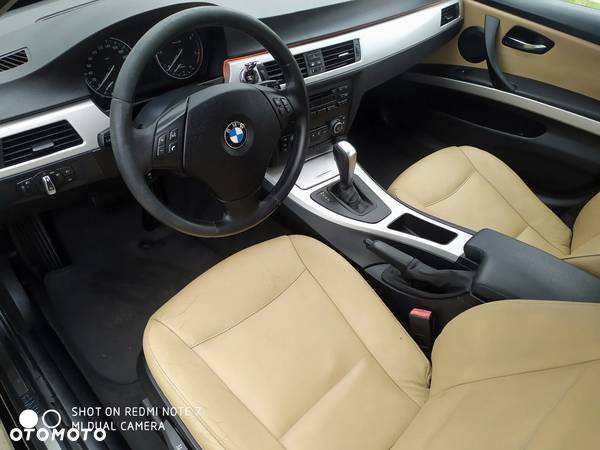 BMW Seria 3 320d DPF Touring - 14