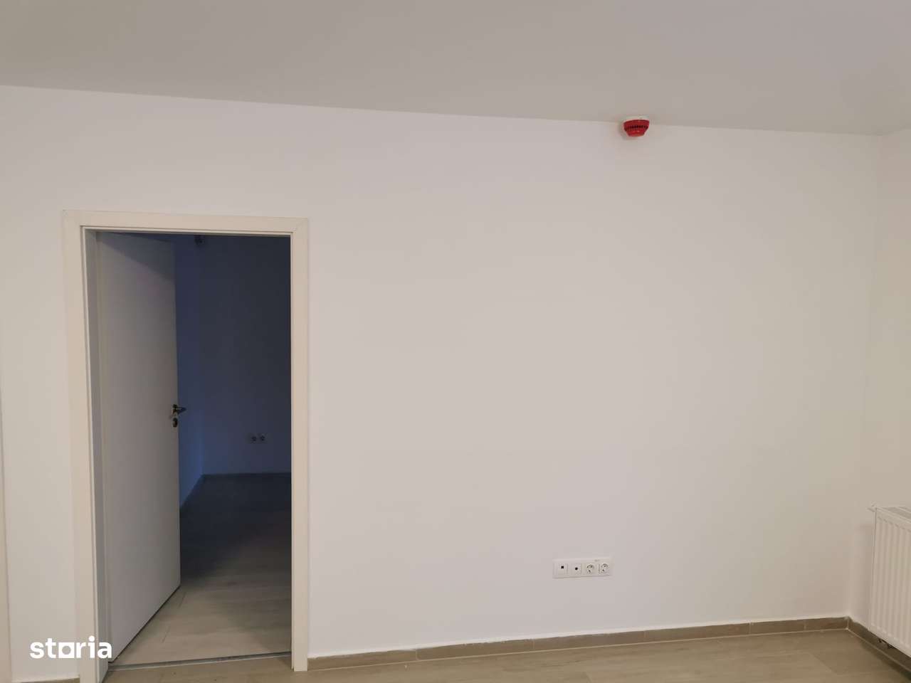 Spatiu comercial de vanzare zona Tractorul bloc nou-9