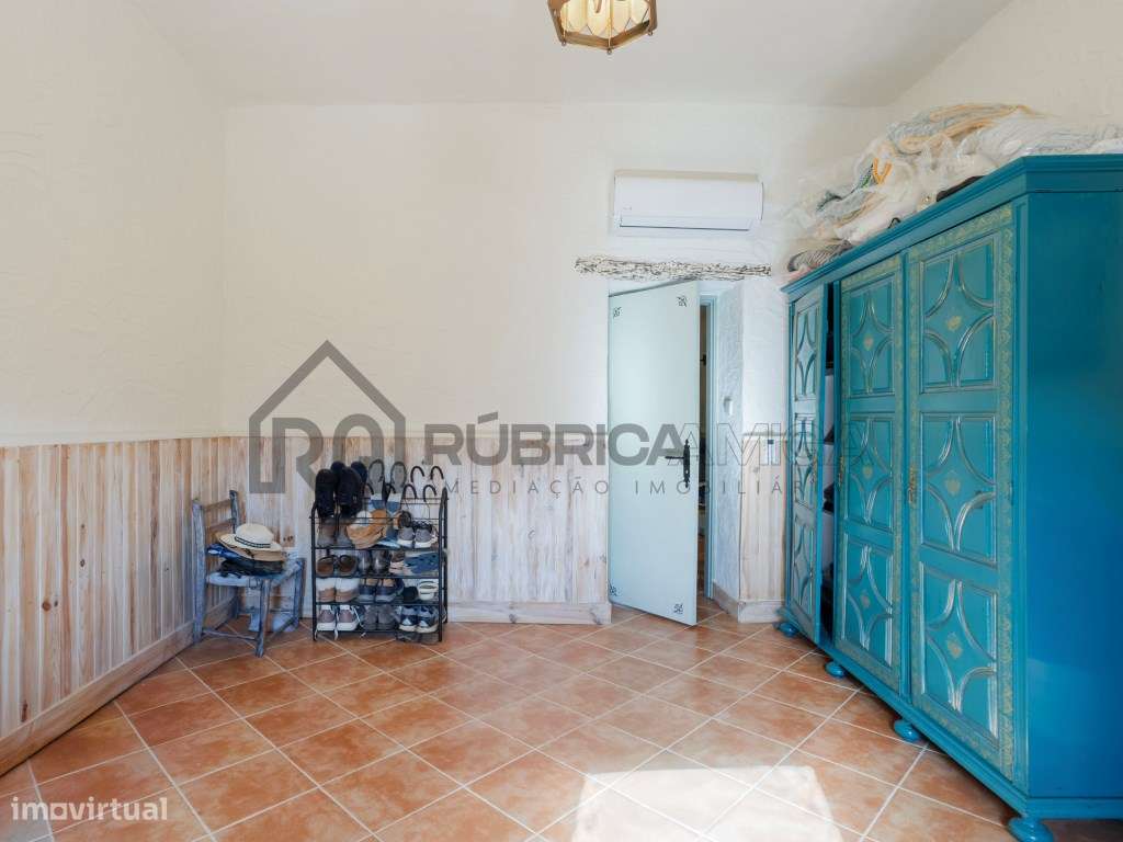 Moradia com Anexos e Vistas Deslumbrantes em Zona Tranquila-7