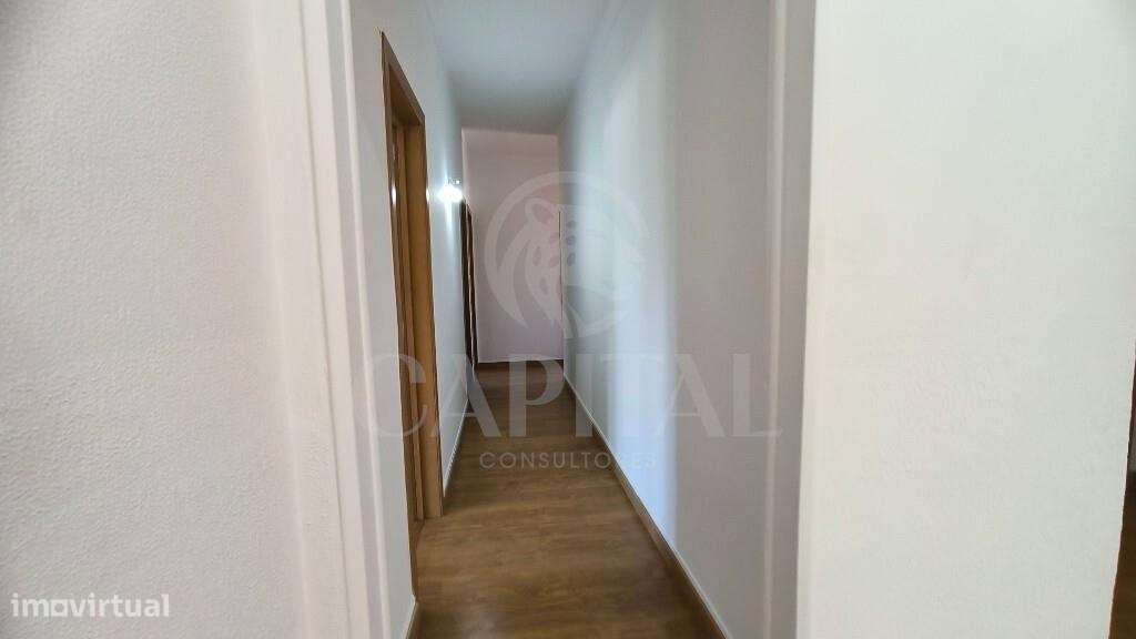 Apartamento T4 nas Mercês-9