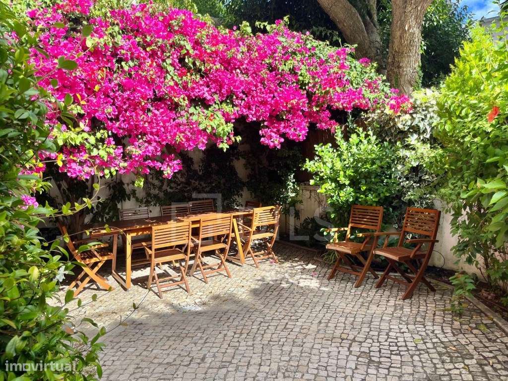 Apartamento T5 duplex com jardim de 35m2 no Campo Mártires da Pátri... - Grande imagem: 1/50