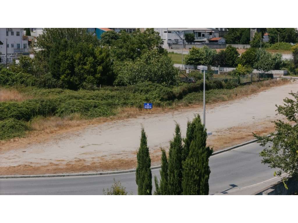 Terreno junto às Piscinas e Parque de Freamunde-8