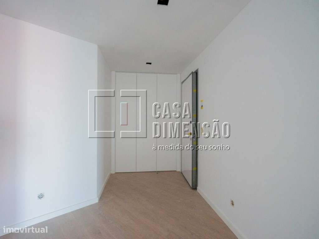 Apartamento de tipologia T3 na melhor zona de Carnaxide, com varand... - Grande imagem: 3/43