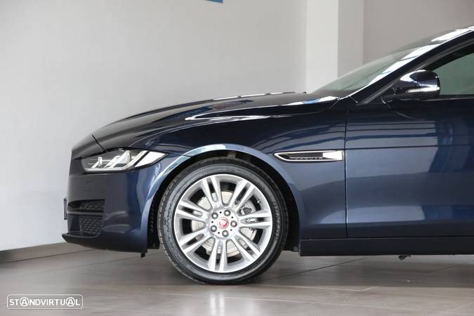 Jaguar XE 2.0 D Prestige - 8