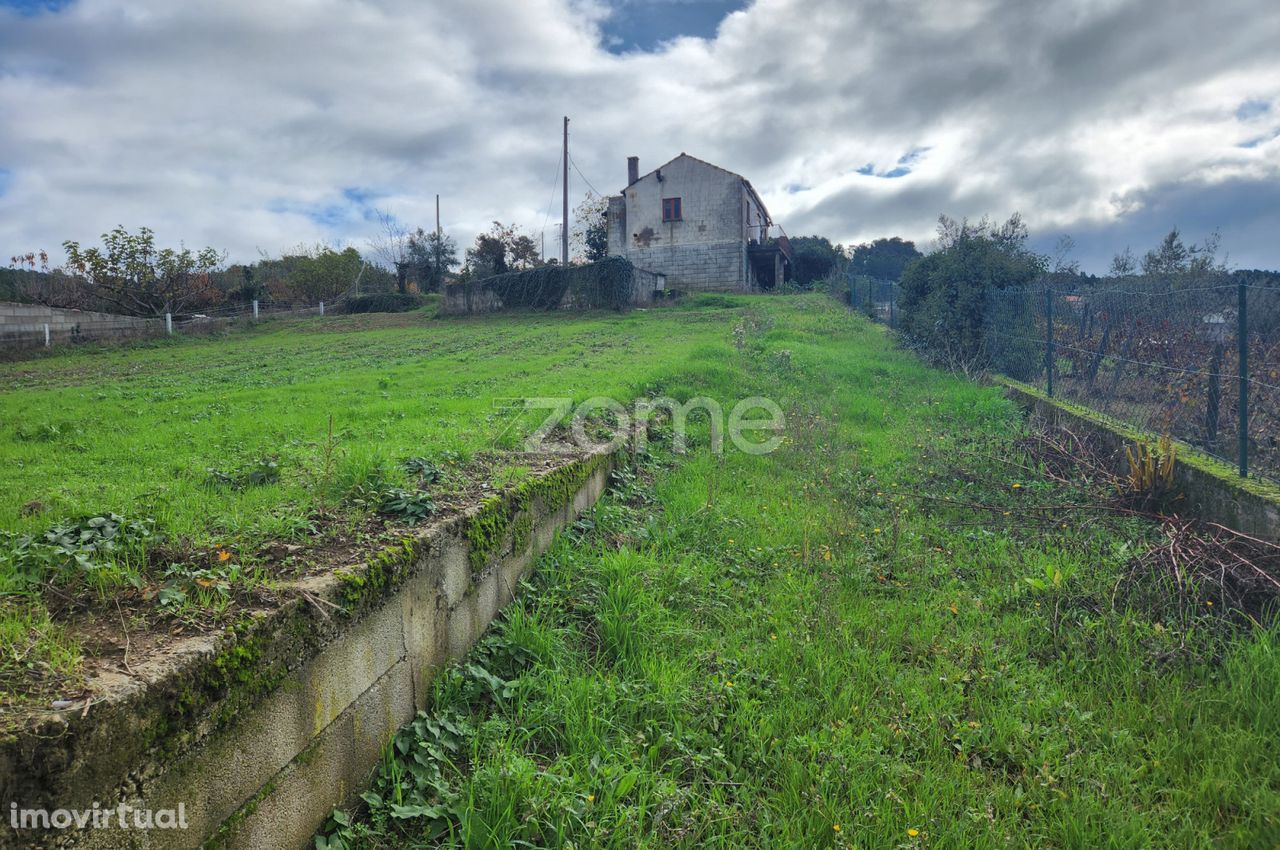 Quinta c/ 2340 m2,nascente de agua,casa em ruinas e potencial agricola