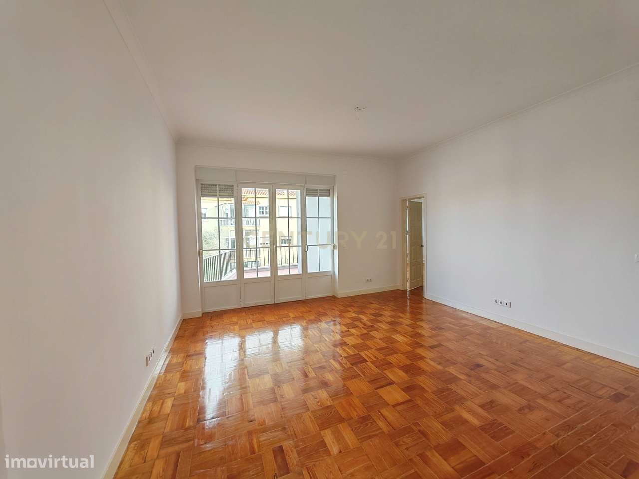 Apartamento T3+1 com varanda tipo terraço em Alvalade - Grande imagem: 2/28