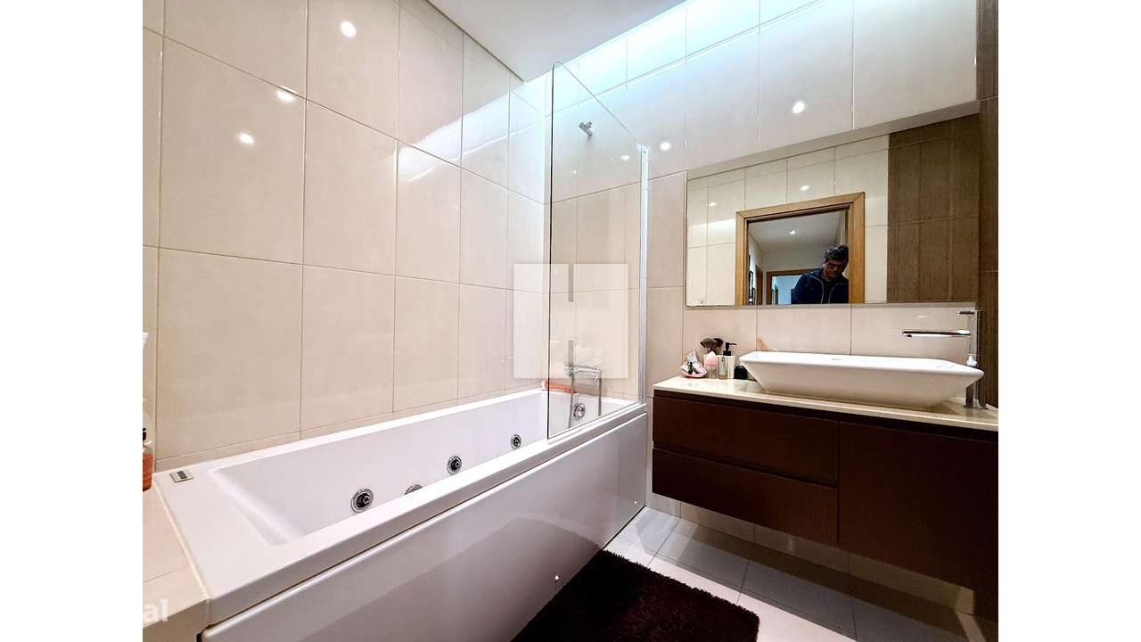 Apartamento T3 c/ Garagem-28