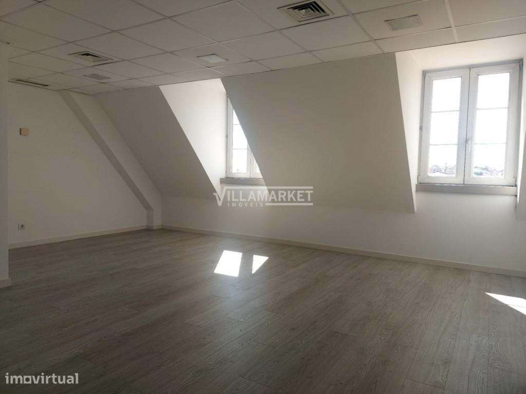 Escritório da banca com 44 m2 inserido no 6º andar de um edifício loca - Grande imagem: 2/14