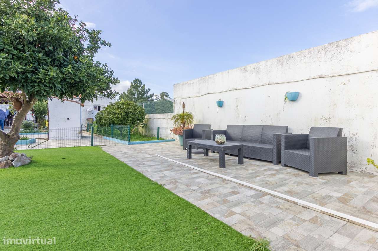 Moradia T2 com piscina e com Anexo T1 em Fernão Ferro, Seixal-9