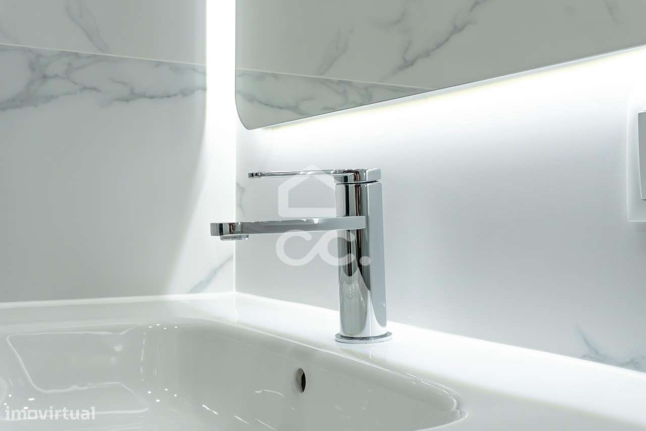 Apartamento T2  Renovado Alfornelos/ Metro-20