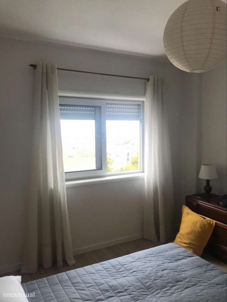 Quarto - localizado em Matosinhos Porto - Grande imagem: 5/6