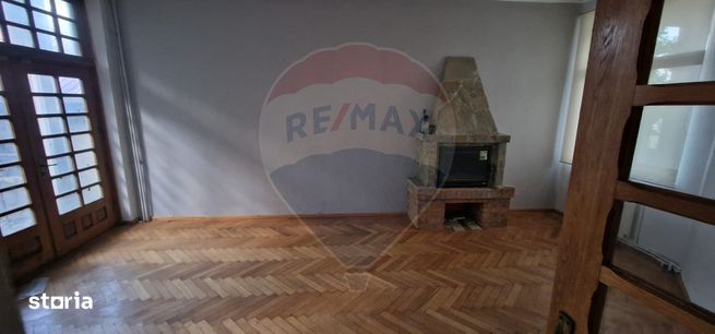 Vilă S+P+1E+M cu 7 camere de vânzare în TG. OCNA-9