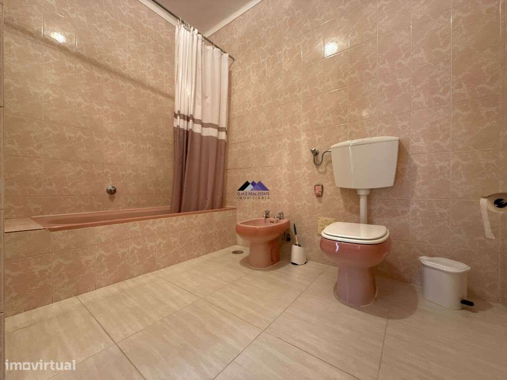 Moradia V3 com Estacionamento e Quintal-13