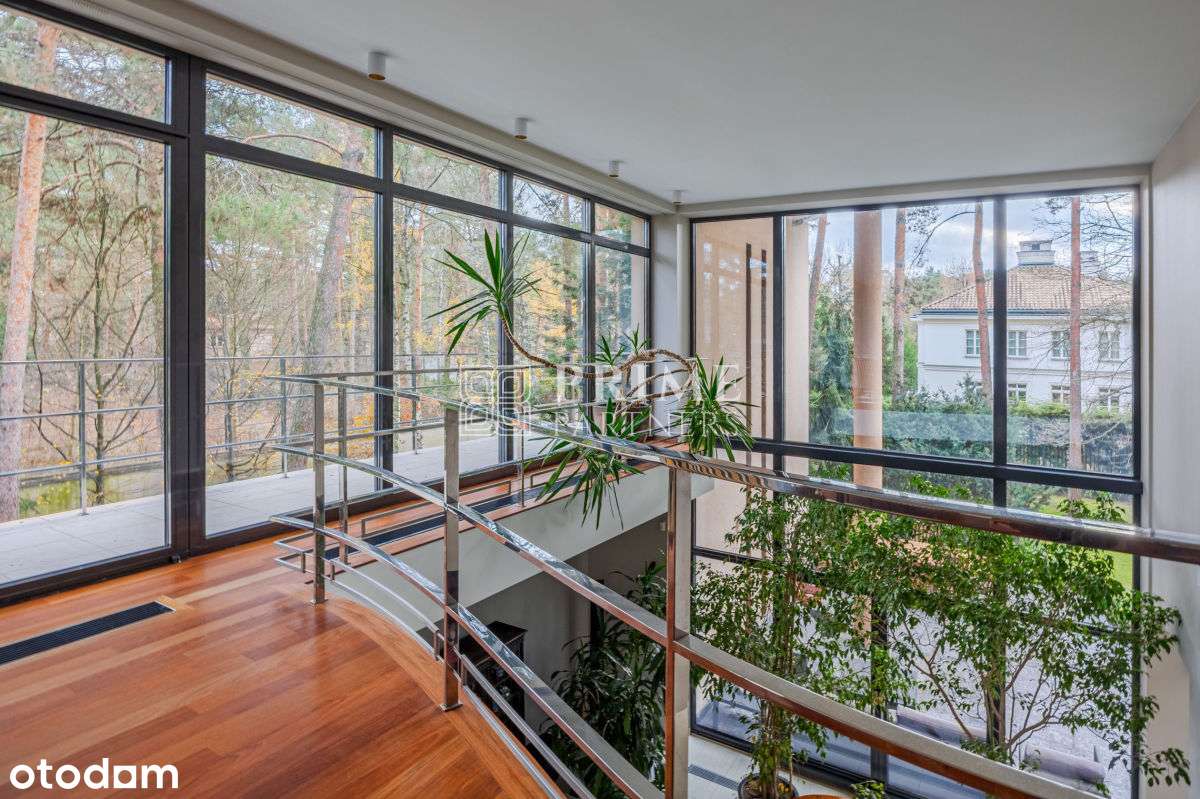 Reprezentacyjna rezydencja z basenem-8