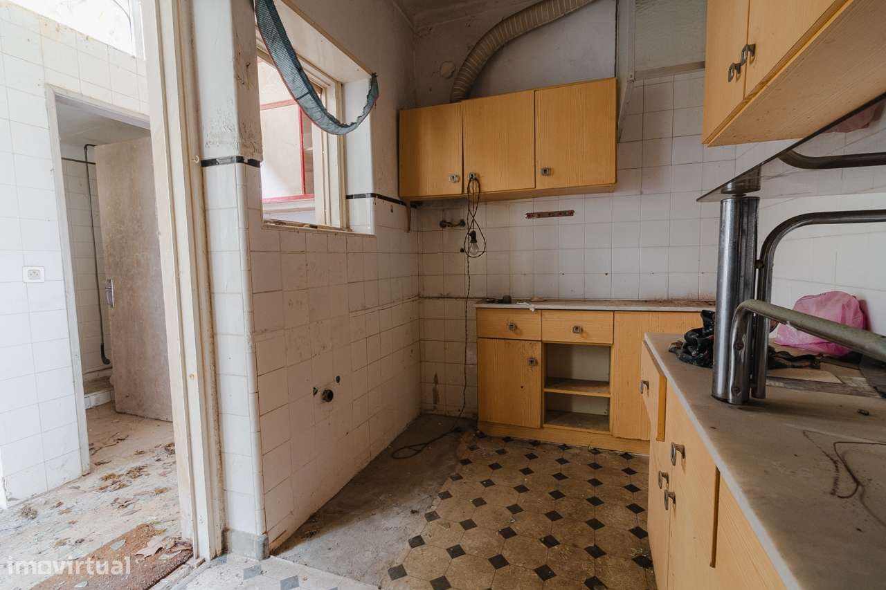 Prédio / 3 Pisos / Investimento /  Centro de Leiria - Grande imagem: 4/33