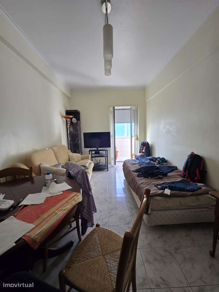 T1 na Póvoa de Santa Iria com escritório extra (Arrecadação com WC) - Grande imagem: 2/10