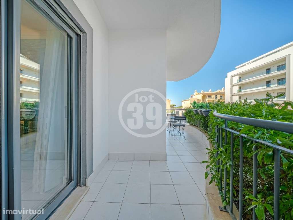 Apartamento T0+1 com Terraço Privativo e Licença AL | Torre da Medr...-17