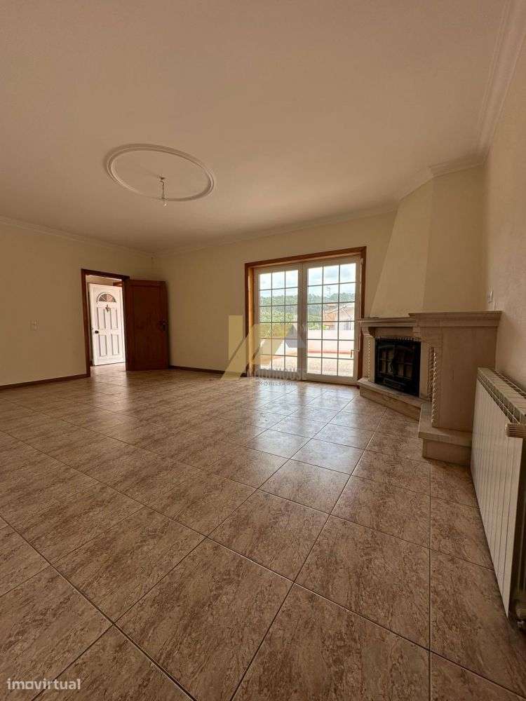Moradia T3+1 com possibilidade de piscina-6