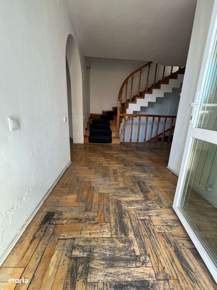 Vand Casa Bacau pe strada Bogdan Voievod la 7 minunte de centru - Imagine principală: 4/17