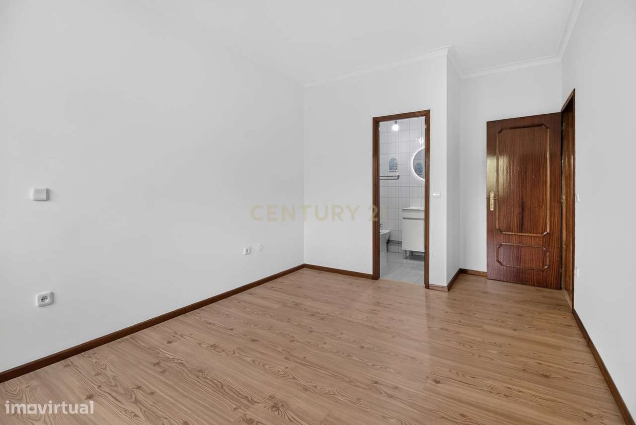 T3+1 com Garagem Fechada e Elevador | Lomar – Braga-13