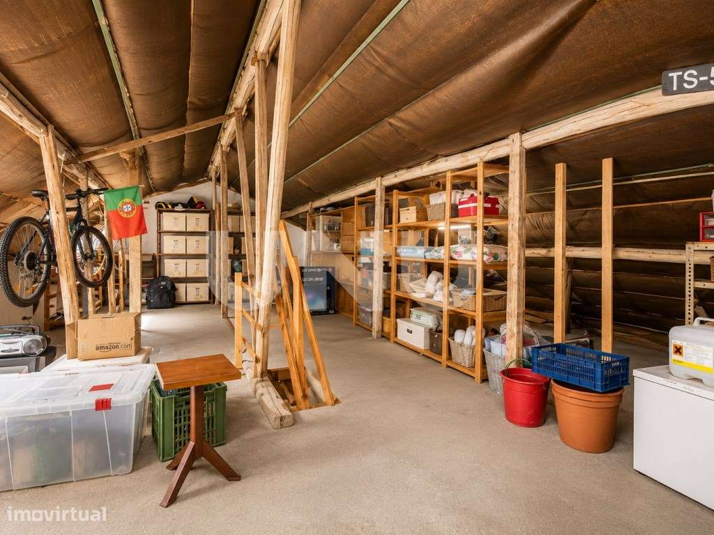 Moradia Bifamiliar T4 + T1 com garagem nas Paredes, em Alenquer!-33