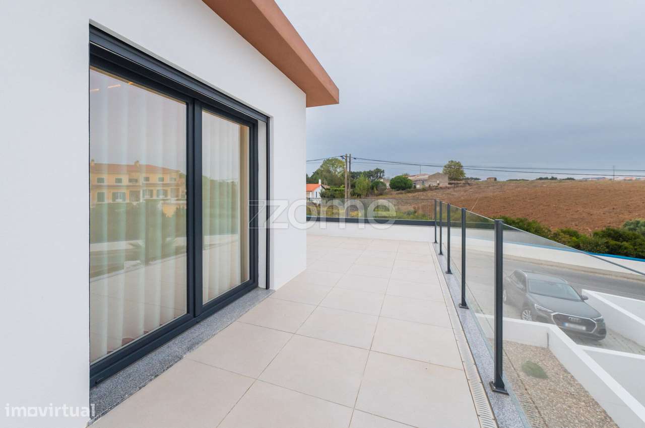 Moradia T4 com psicina-47