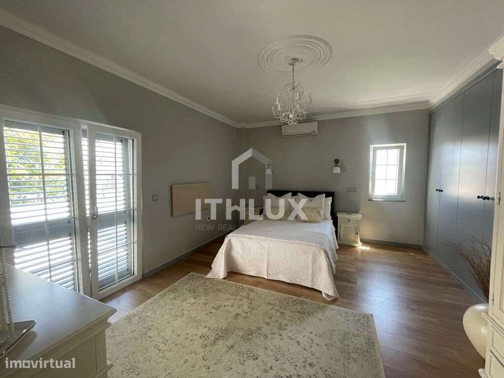 Villa de luxo impecavelmente apresentada com piscina e jardins em Tavi-23