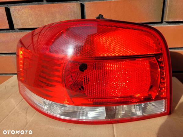 LAMPA LEWA TYŁ TYLNA AUDI A3 8P 3D 04- 8P0945095A - 1