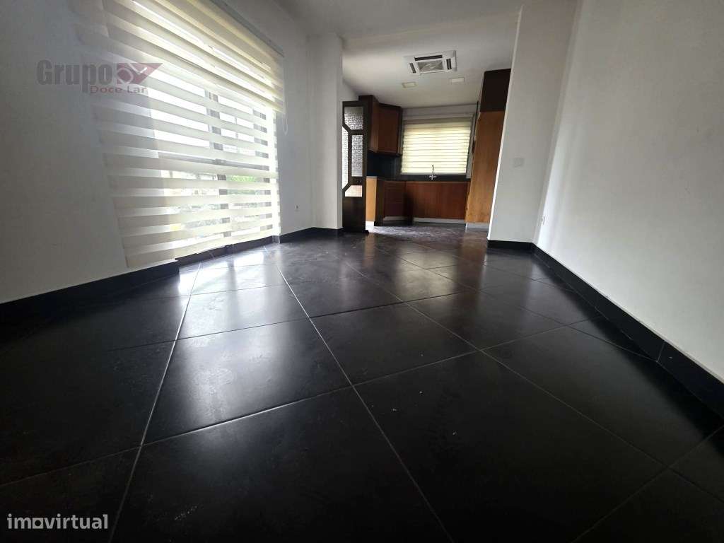 Moradia T3 com Armazém de 300m² - O Equilíbrio Perfeito entre Habit...-13