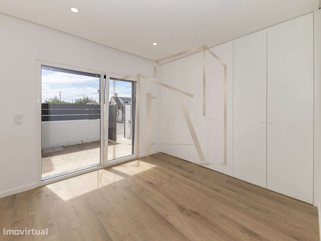 Moradia Geminada T3 com Suíte e Ótimo Espaço Exterior-35