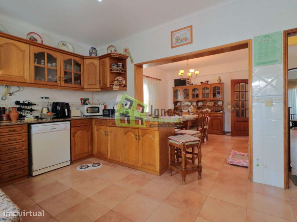 Moradia T4 com Quintal e Garagem - Quinta do Conde-11
