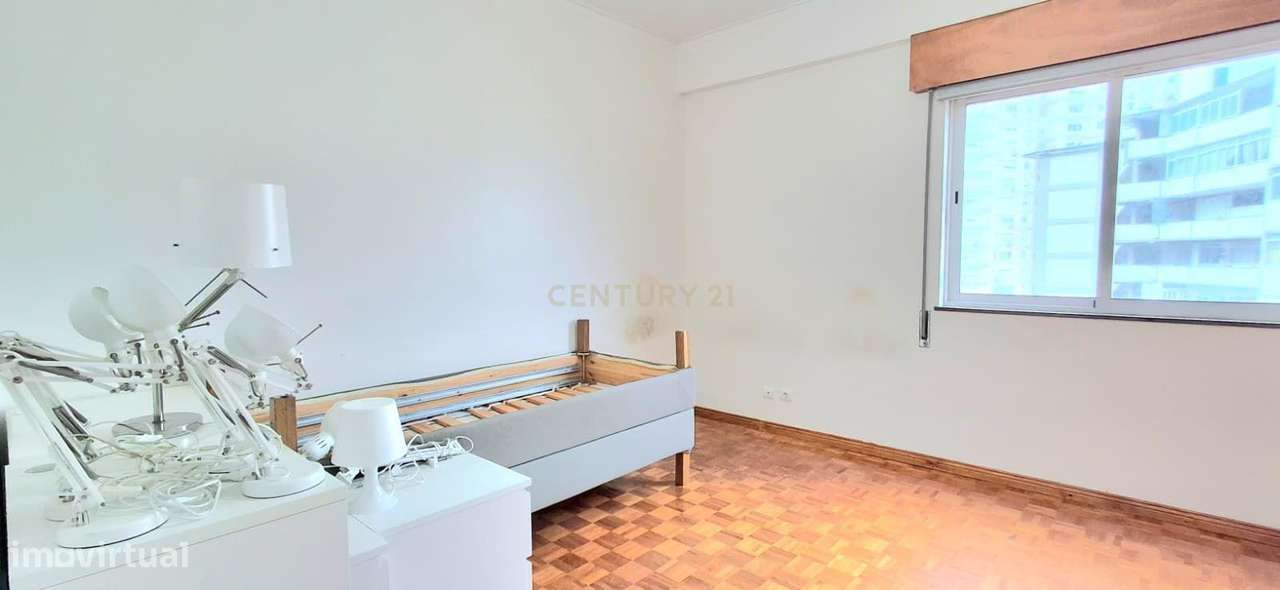 Apartamento T3 na Rua Tomás Alcaide-10