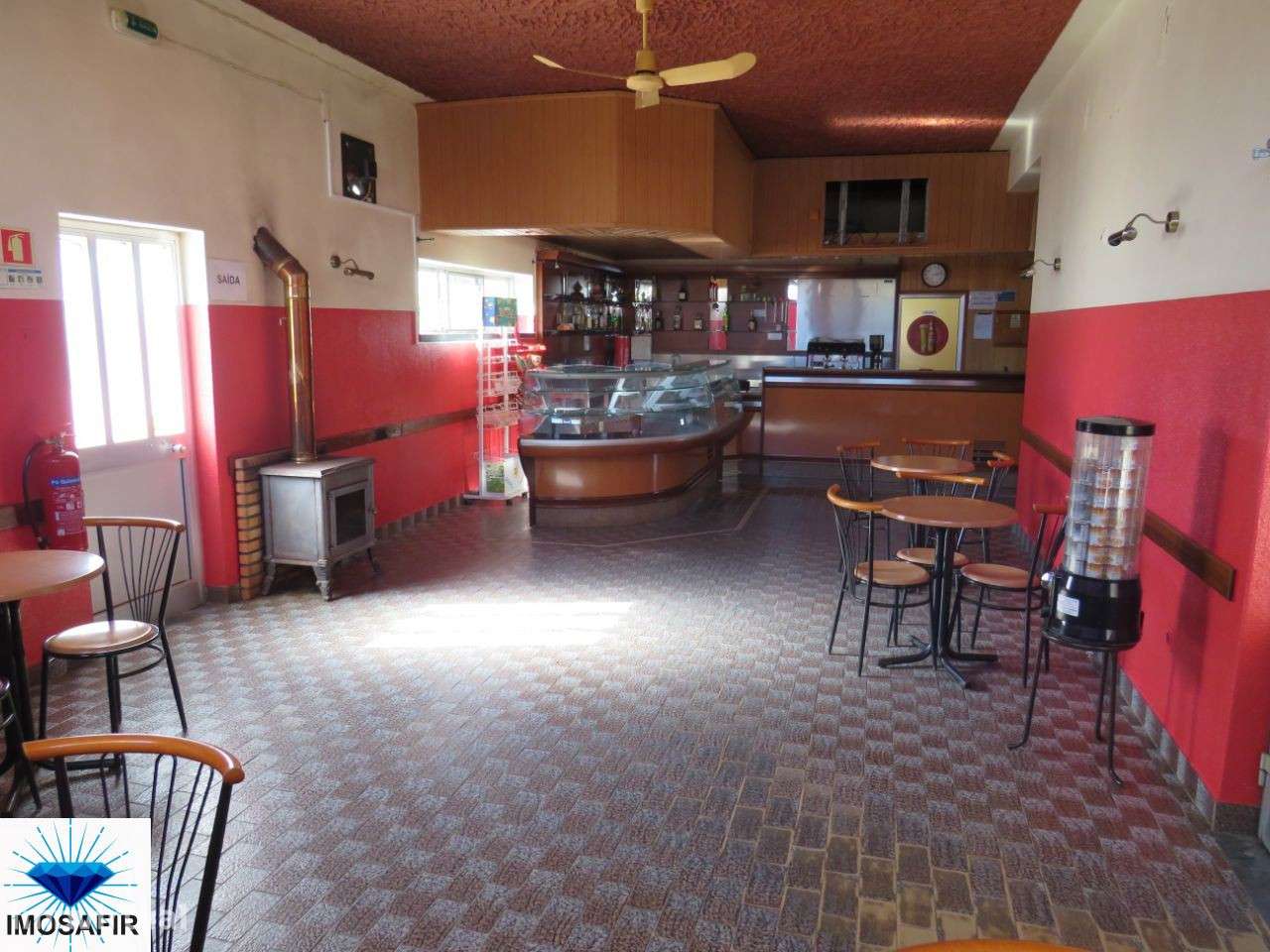 Excelente Residencial com restaurante / café-5