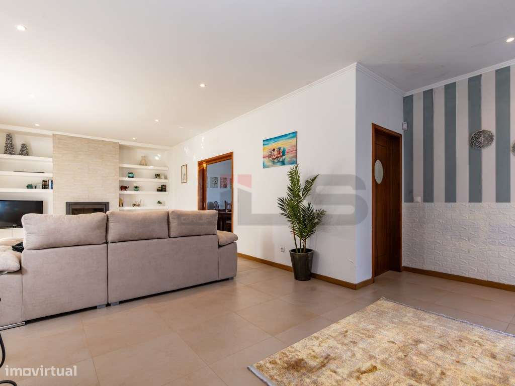 Moradia V4 Isolada com 3 Suites - São Vicente Ferreira, Ponta Delga...-8