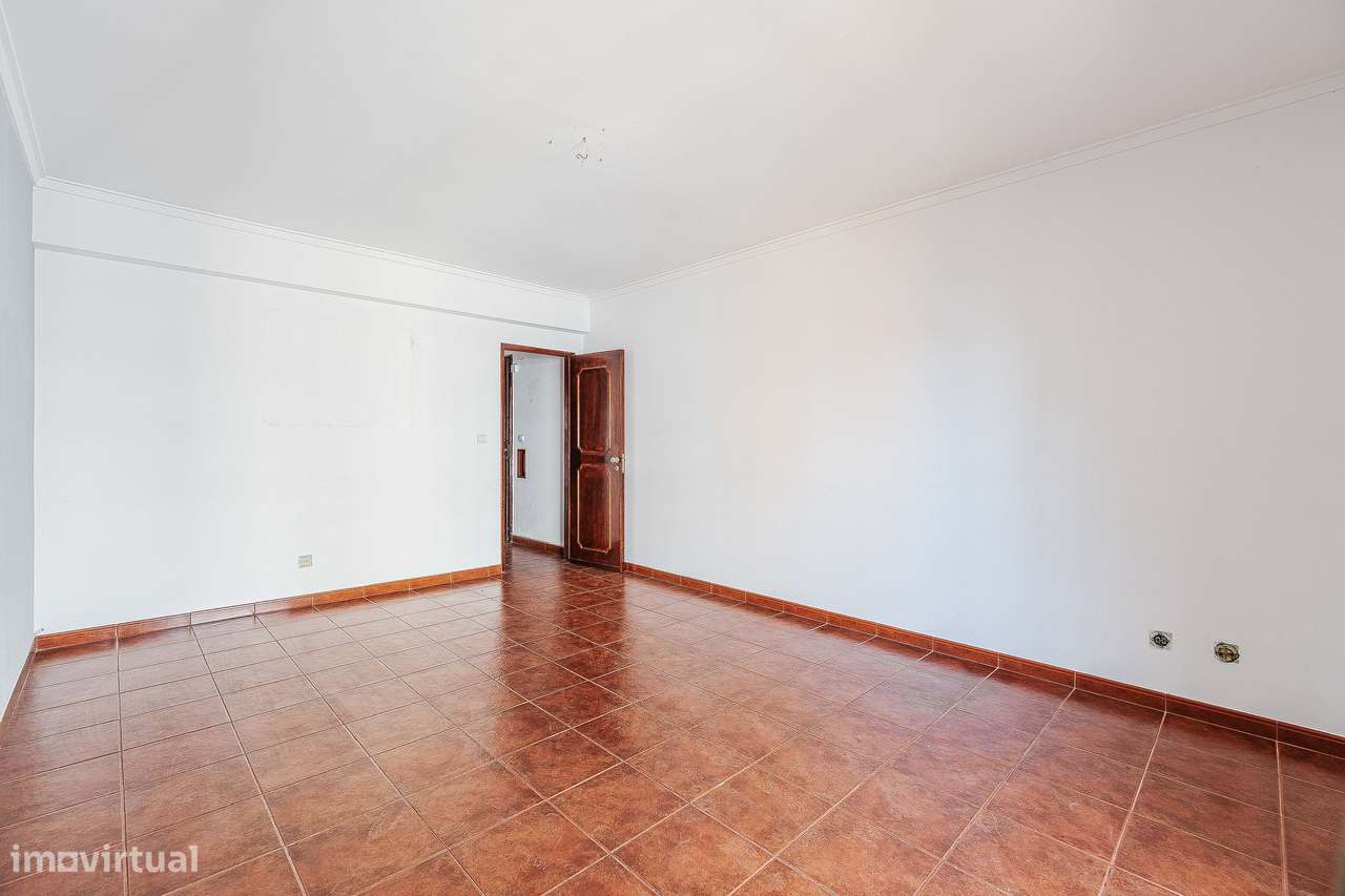 Apartamento T3 em Excelente Estado – Centro de Mem Martins - Grande imagem: 5/20