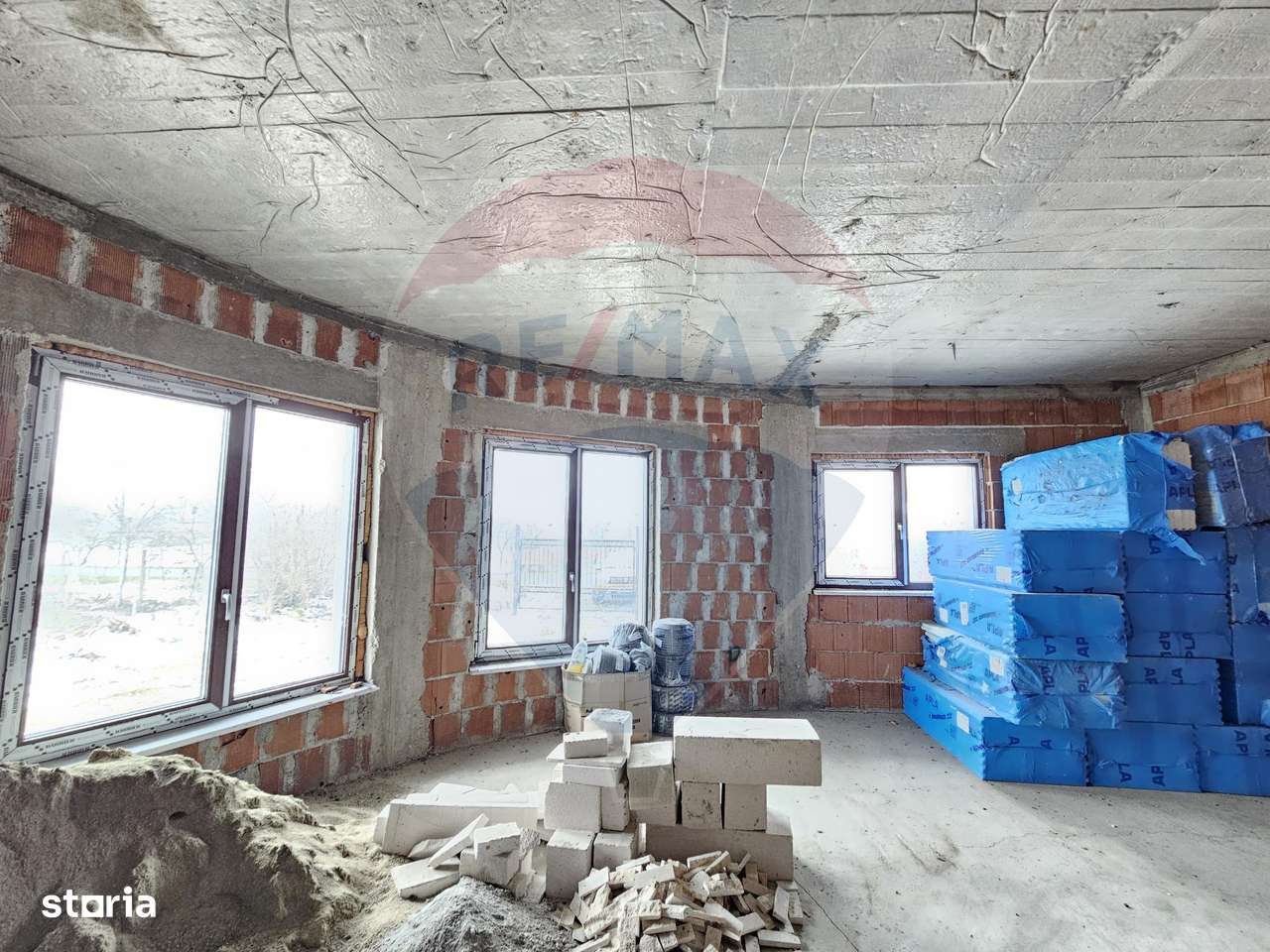 Casa de vanzare - Imagine principală: 2/9