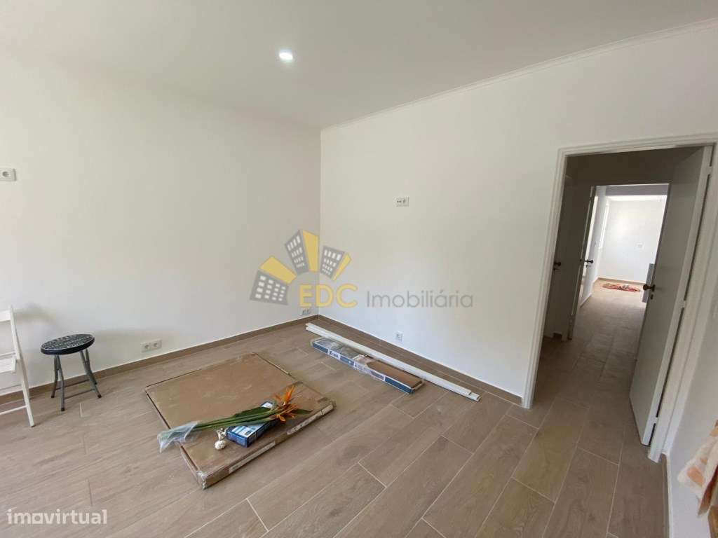 Moradia T3 - Remodelada com 2 frentes no centro de Mem Martins | Nã...-4