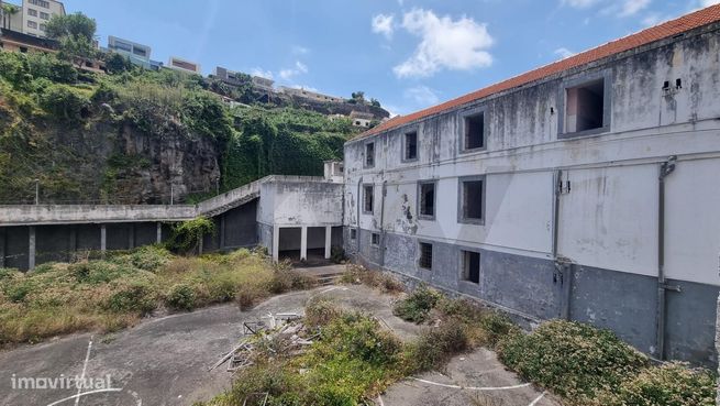 Prédio de grande volumetria no Funchal-10