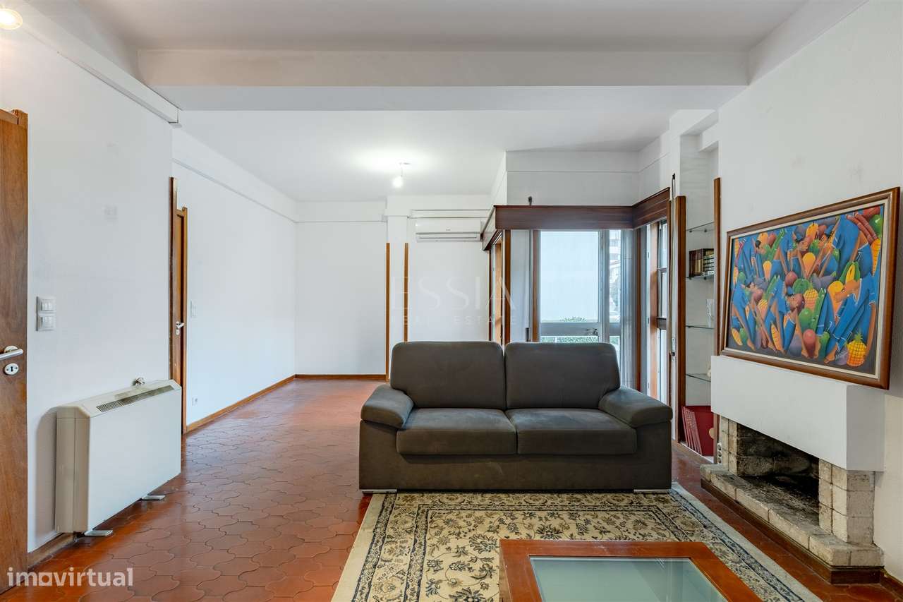 Apartamento T4 com Garagem Box entre o Marquês e Praça Sá Carneiro - Grande imagem: 3/33