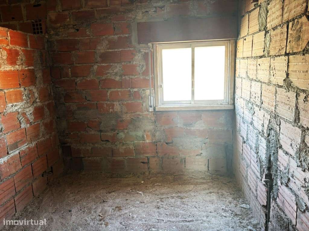 MORADIA PARA RECONSTRUÇÃO - GRANDE POTENCIAL DE VALORIZAÇÃO

Rua ...-38