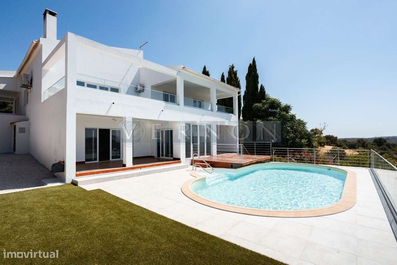 Moradia Renovada T4 com Vista Rio Arade, Piscina e 2.450 m² de Terreno-42