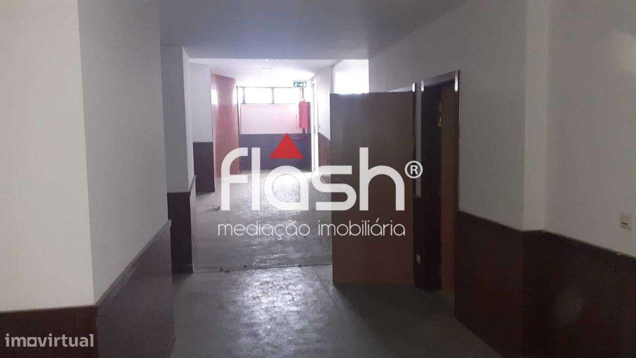 Venda de Espaço de loja/escritórios no Restelo-23