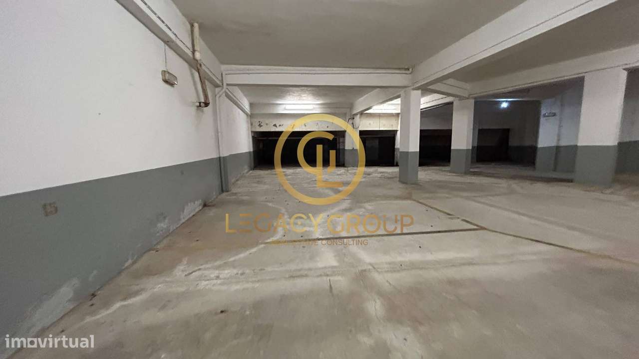 Parqueamento com 787m² situado no centro de Carvoeiro -  Lagoa-13