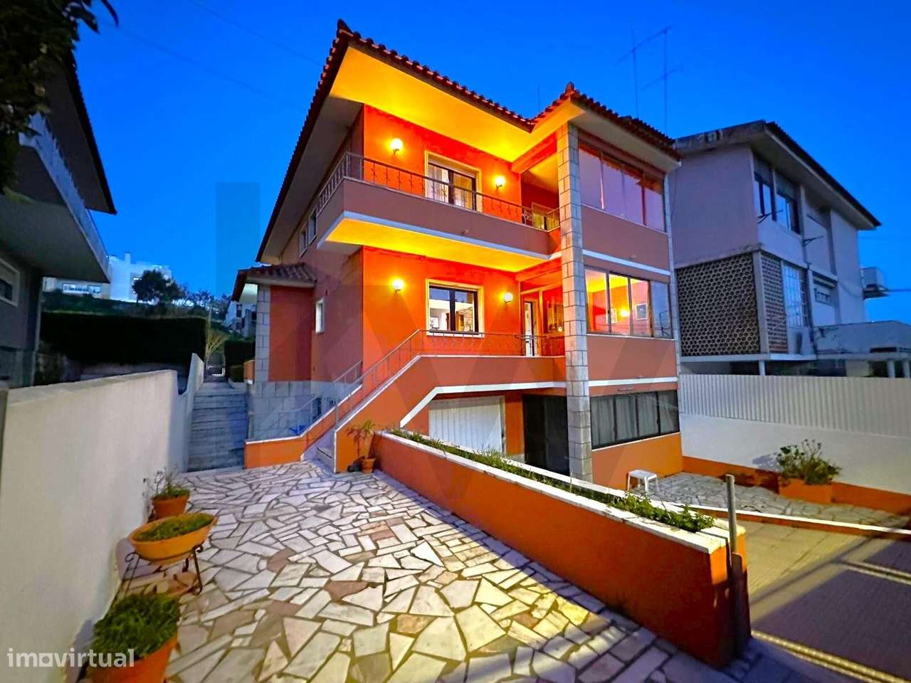 Moradia T4+1 com jardim e garagem para 3 carros na Av. de Sintra, Casc - Grande imagem: 5/60