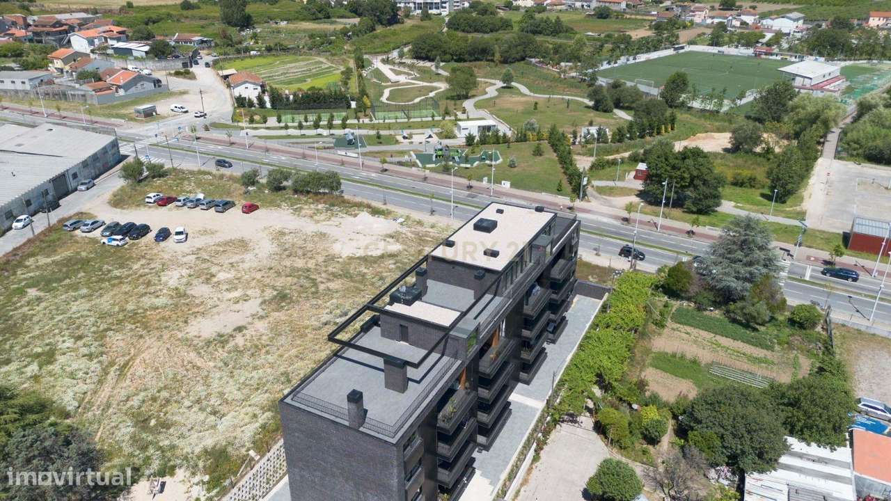 Apartamento T3 Novo com Rooftop de 75m² e Vistas Panorâmicas – Fânzere-41