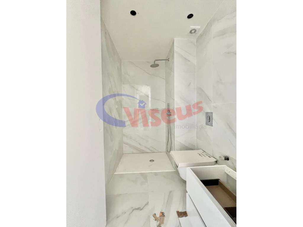 Apartamento T3 Penthouse Coimbrões-21