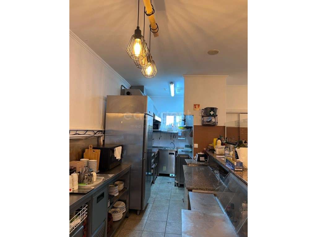 Restaurante equipado localizado em Vila Nogueira de Azeitão - Grande imagem: 2/12