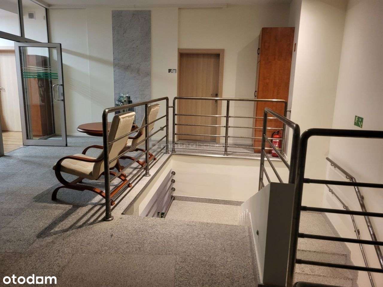 Do sprzedaży atrakcyjny lokal biurowo- usługowy-3